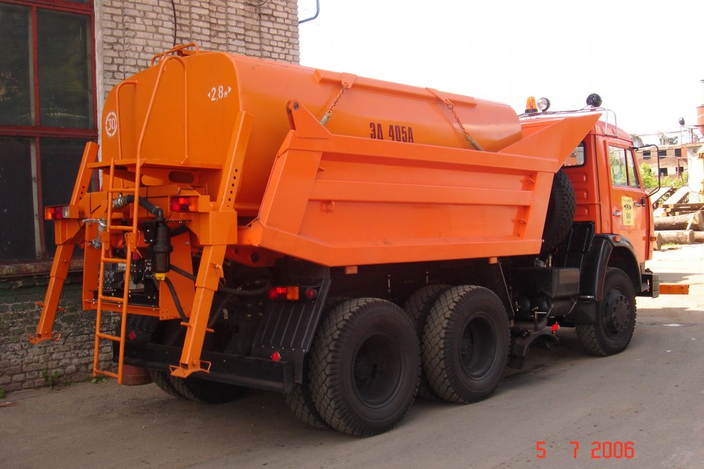 Машина дорожная комбинированная эд405а