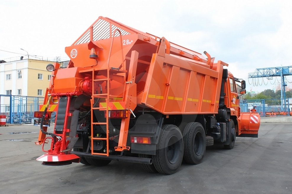 Машина дорожная комбинированная эд405а