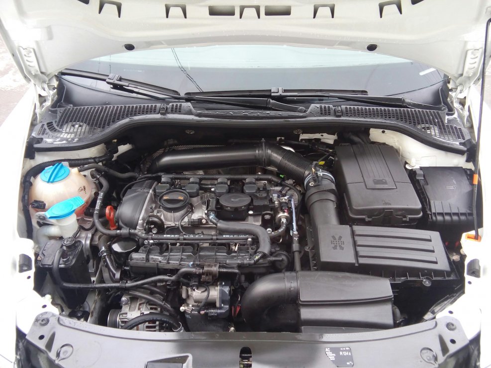 Подкапотка Октавия 1.8