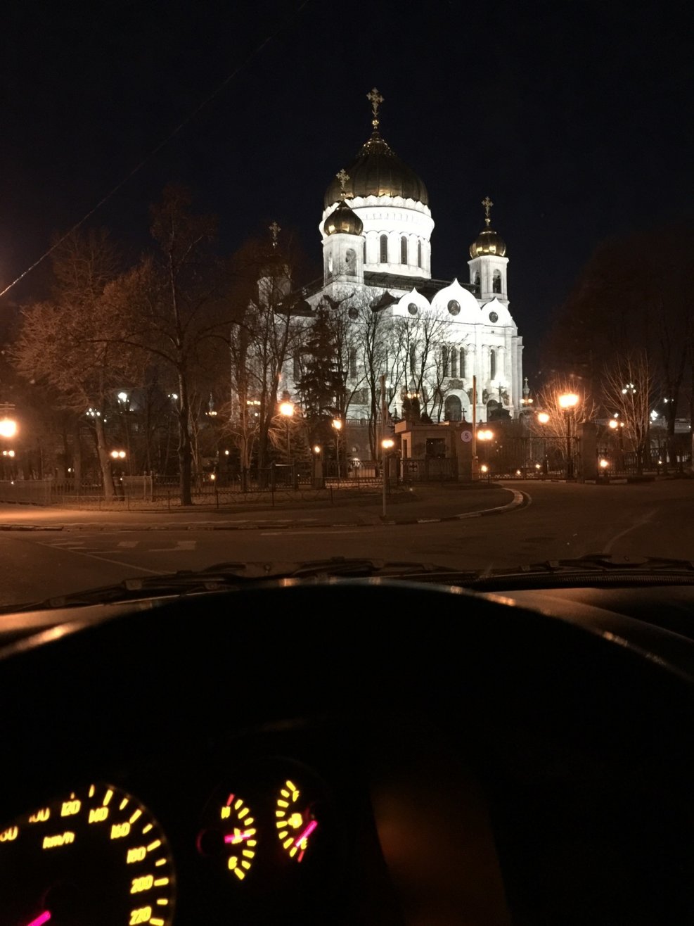 Вид на Церковь с машины