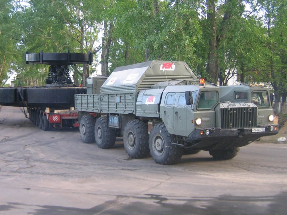 МАЗ военный тягач 543