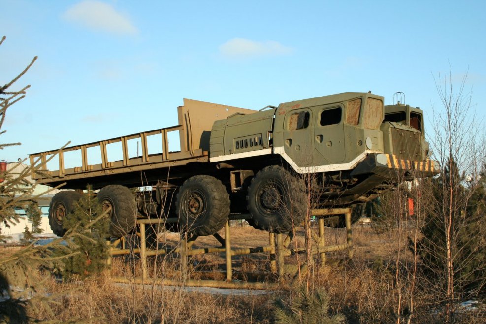 МАЗ военный тягач 543