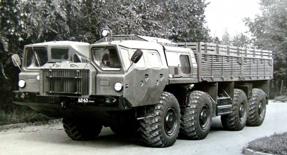 МАЗ военный тягач 7310