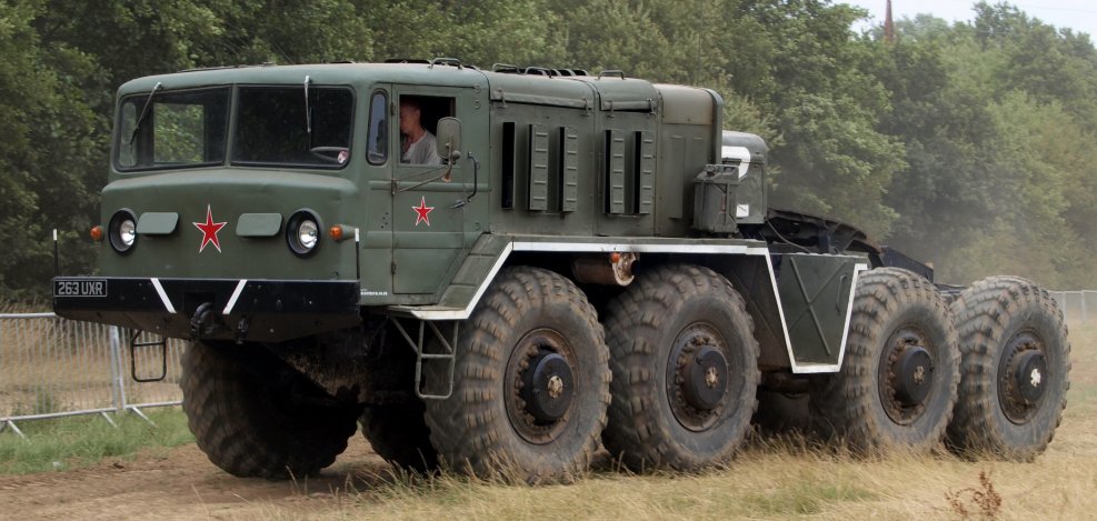 МАЗ военный тягач 7310
