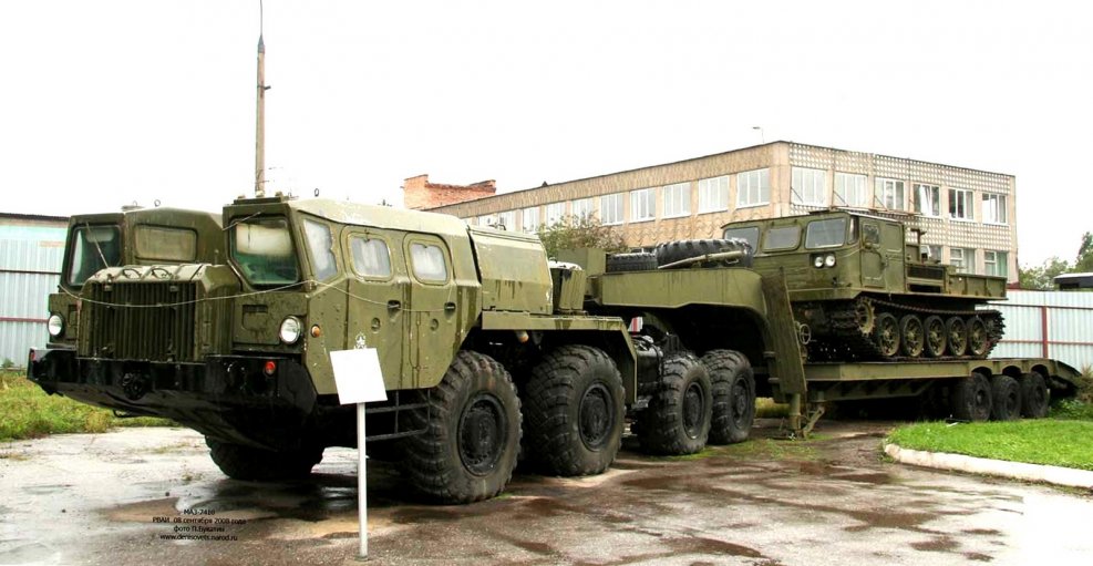 Военный тягач МАЗ 7410