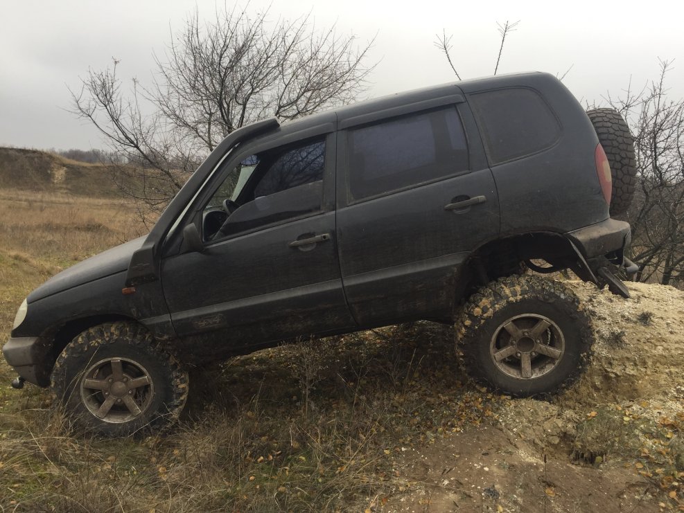 Chevrolet Niva в грязи