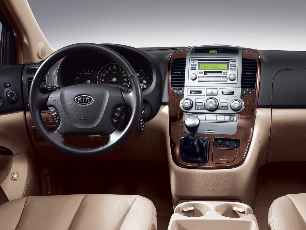 Kia Carnival II