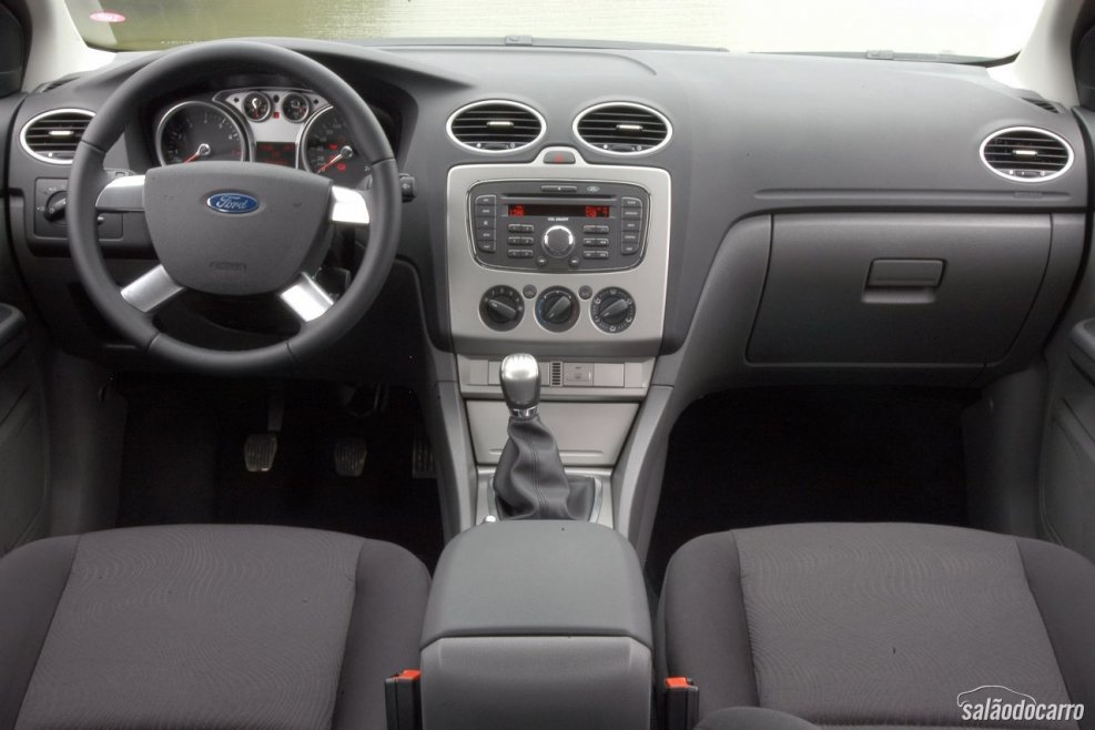 Ford Focus 2008 седан салон