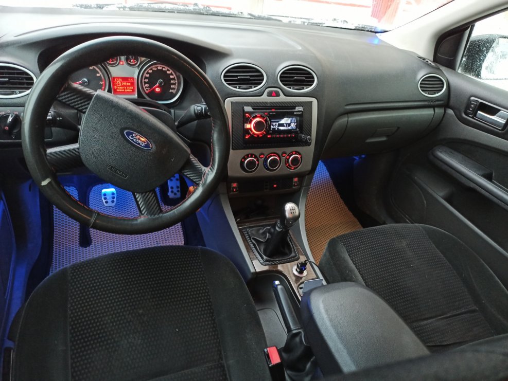 Ford Focus 2008 седан салон