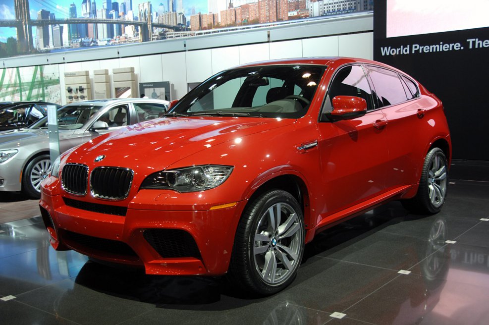 БМВ x6m красная