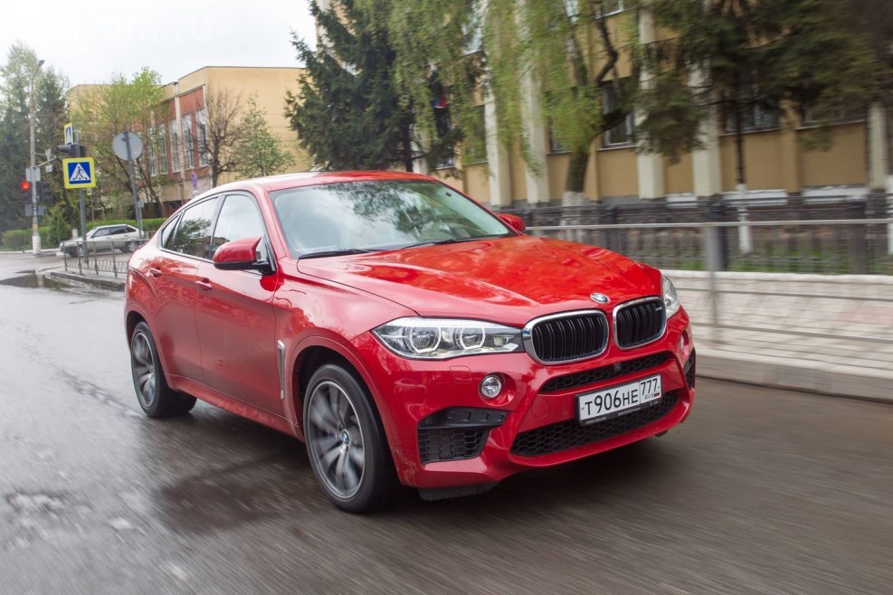 BMW x6 m красная