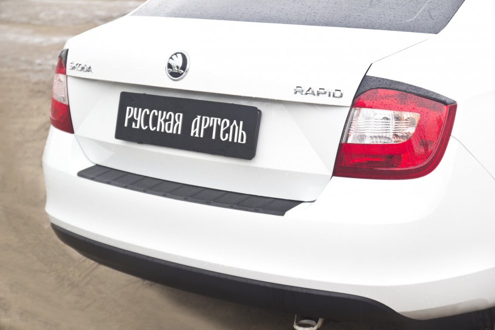 Накладка на задний бампер Skoda Rapid