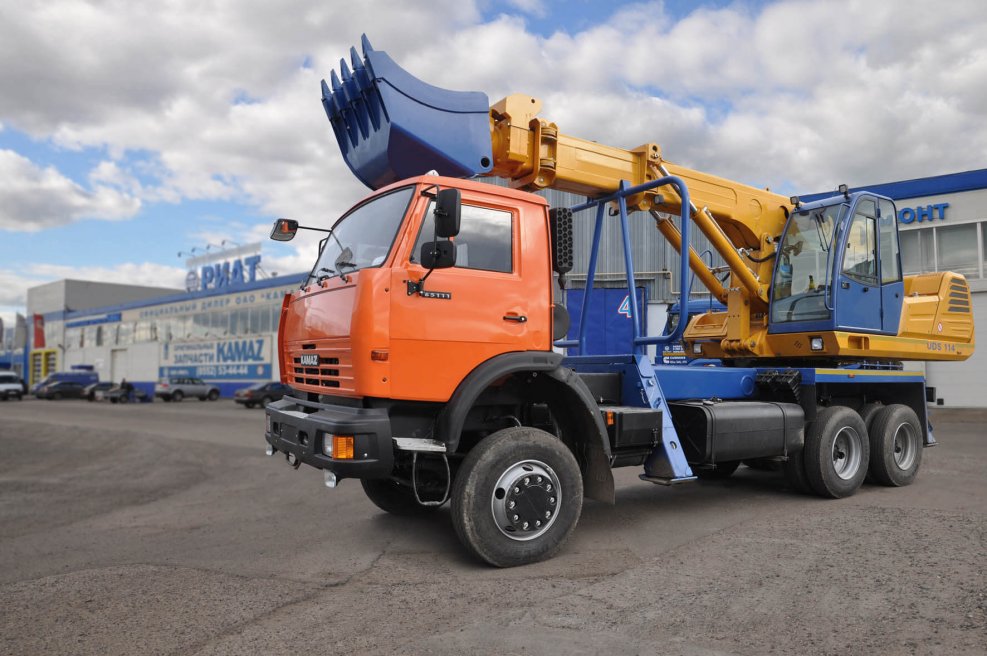 Экскаватор-планировщик UDS-114