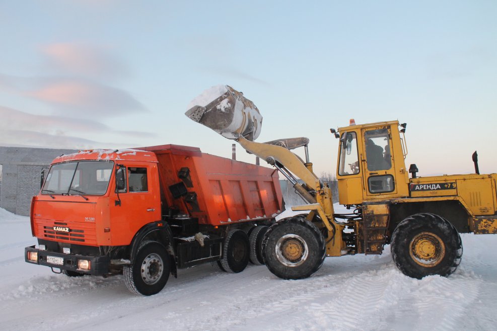 Экскаватор JCB 3cx и самосвал