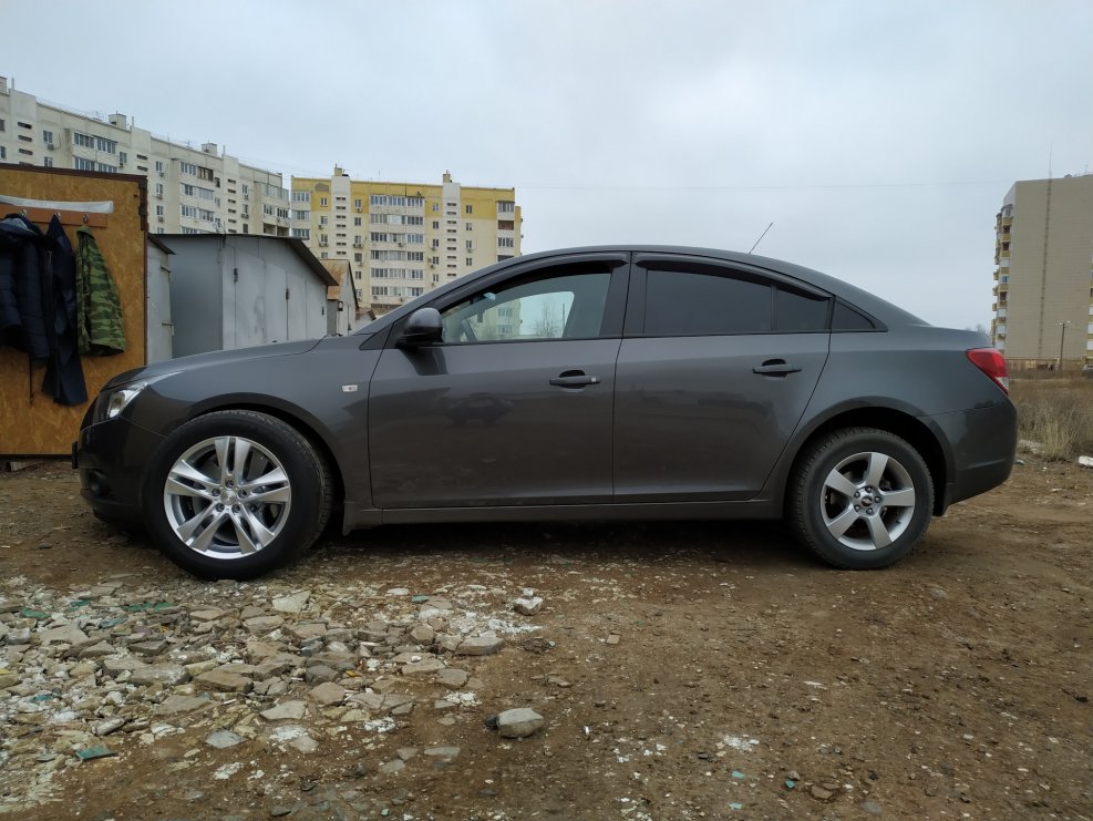 Шевроле Круз 2012 серая