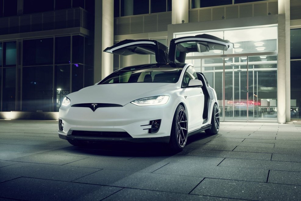 Машина Tesla model x 2018