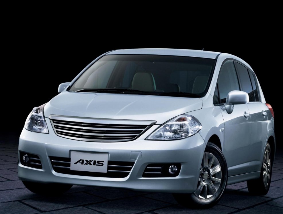 Nissan Tiida 2010 хэтчбек