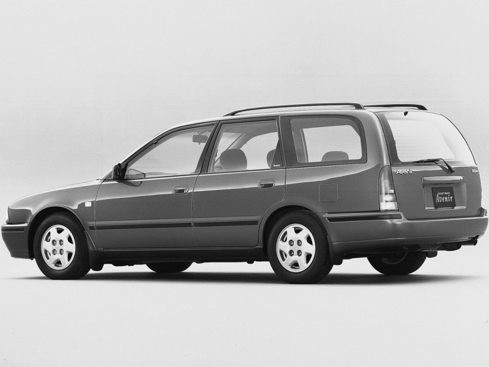 Nissan Avenir i (w10)