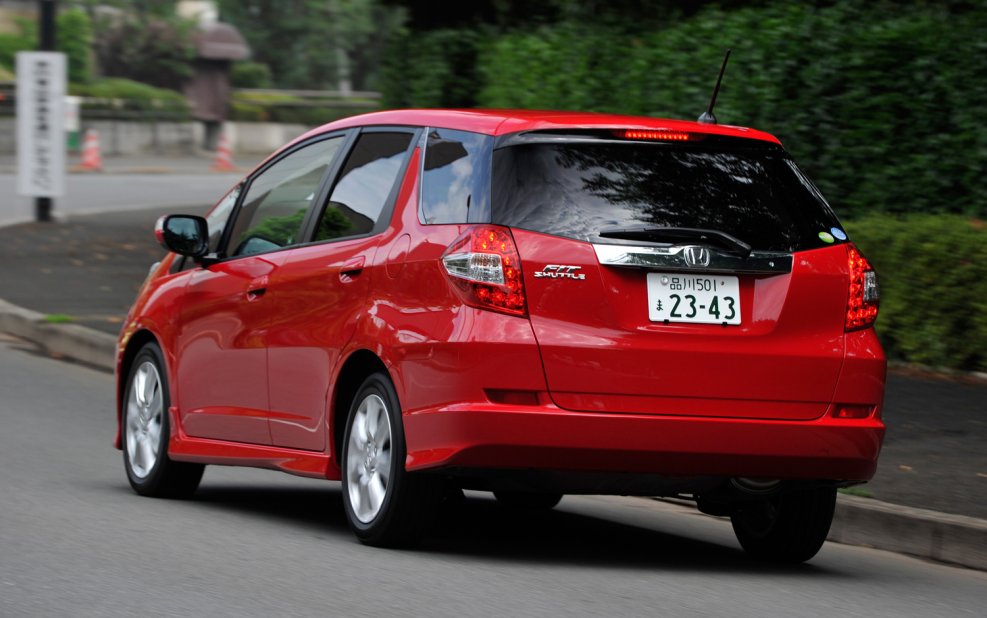 Honda Fit Shuttle Hybrid 2015
