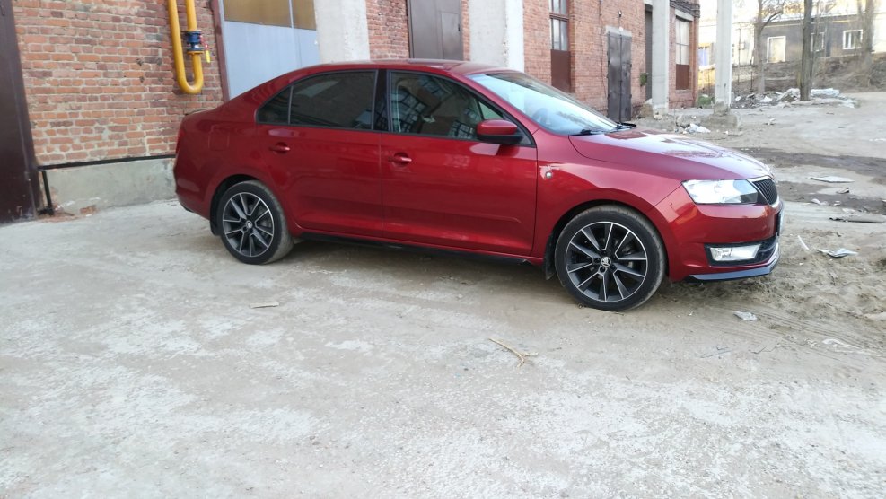 Skoda Rapid 2021 красный r17