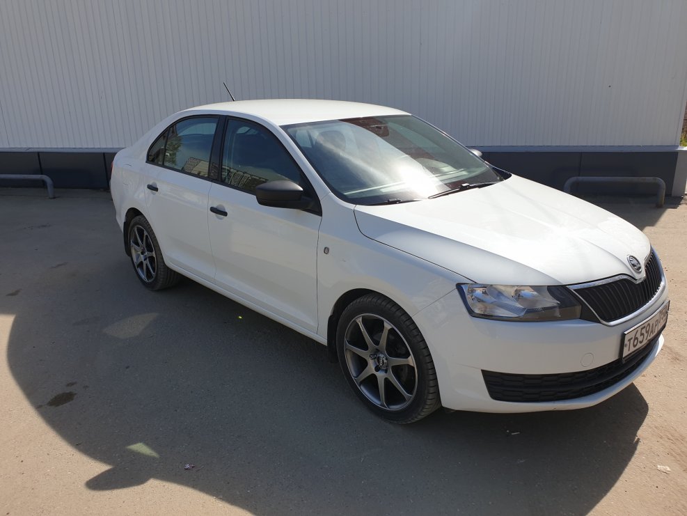 Белые r17 Skoda Rapid