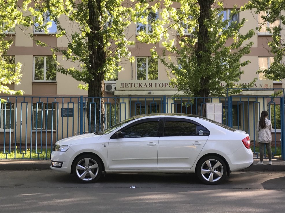 Skoda Rapid r17 Camelot