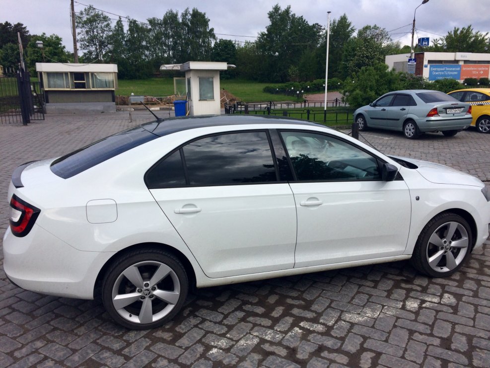 Skoda Rapid r17 Camelot