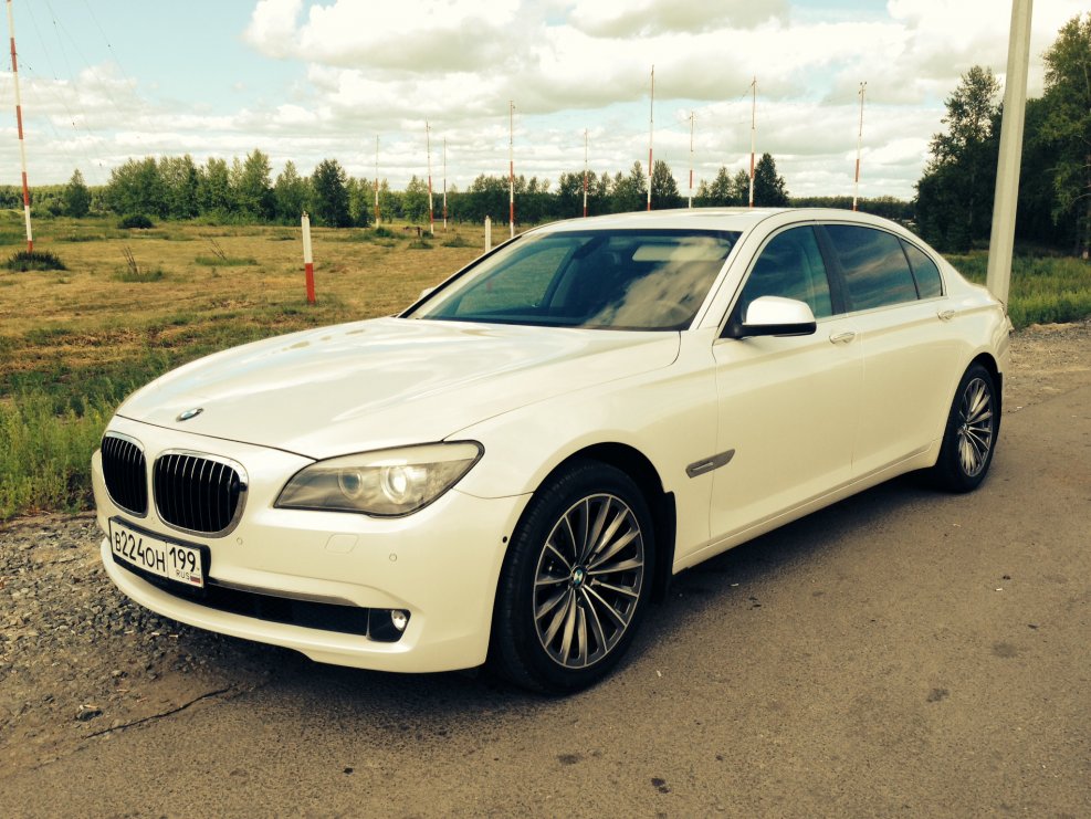 BMW 7 белая