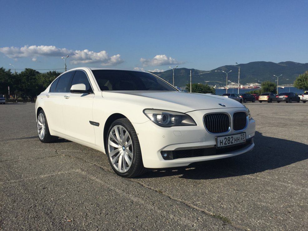 BMW 7 f01 белая