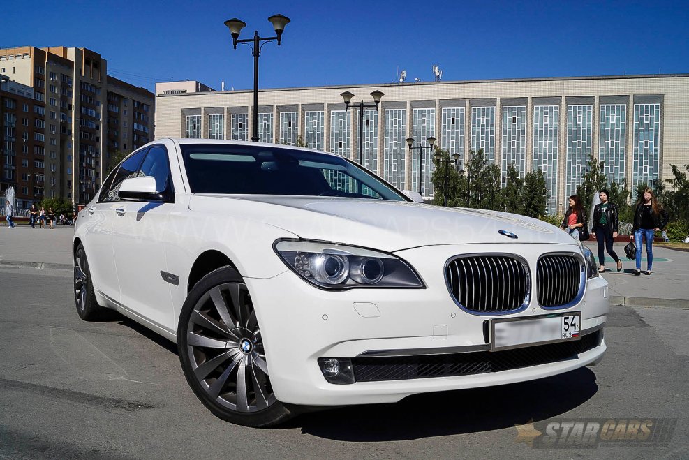 BMW 7 белый цвет