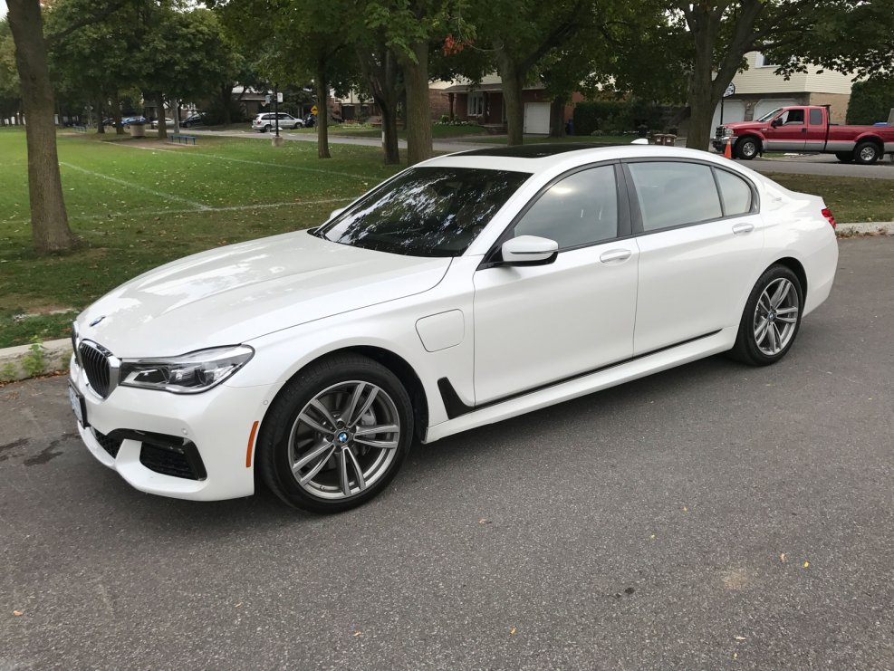 BMW 7 2018 белая