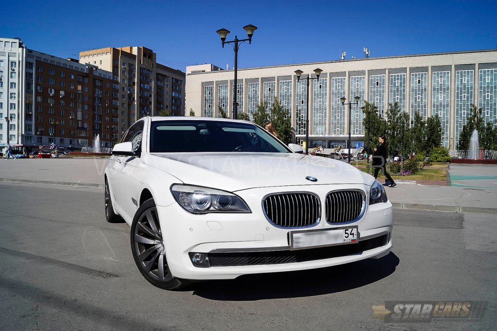 BMW 7 белая