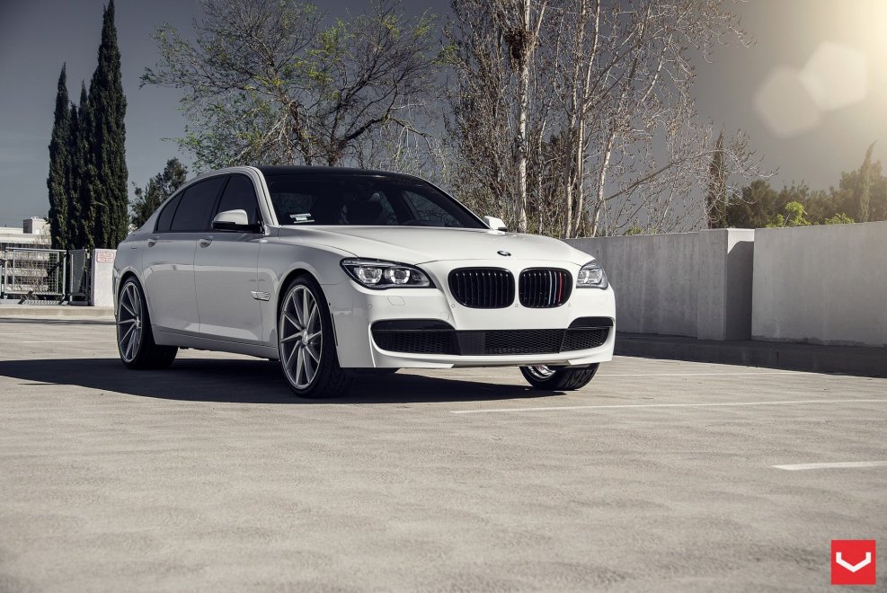 BMW 7 белая