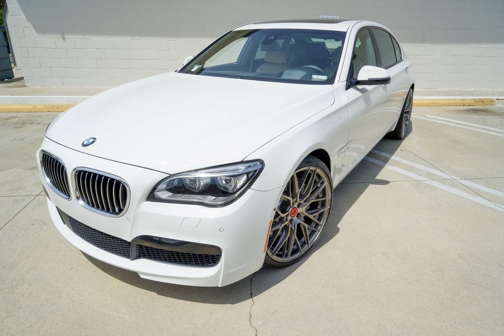 BMW 7 белая