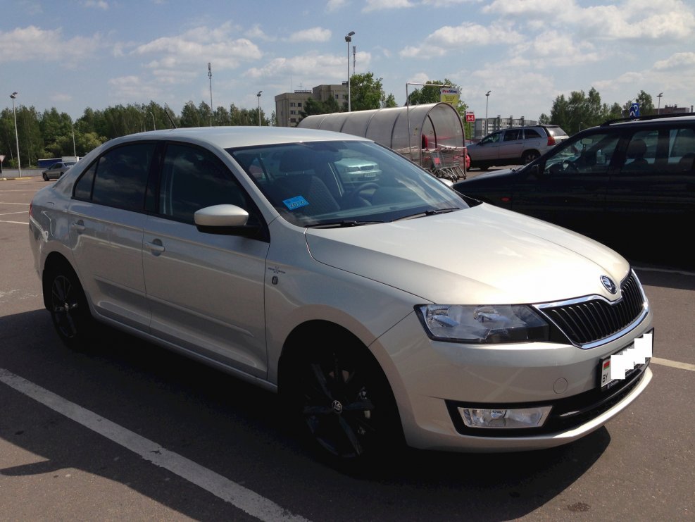 Skoda Rapid бежевый