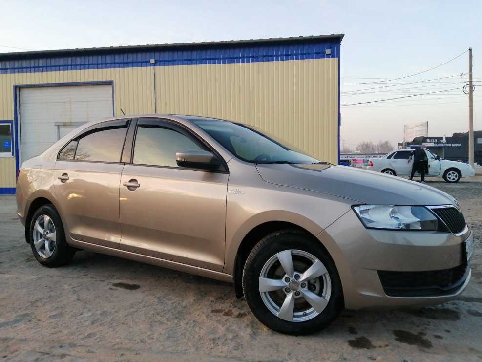 Шкода Рапид бежевый Титаниум
