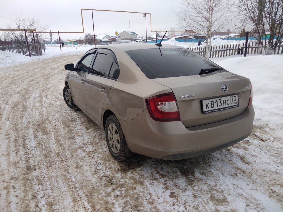 Skoda Rapid бежевый