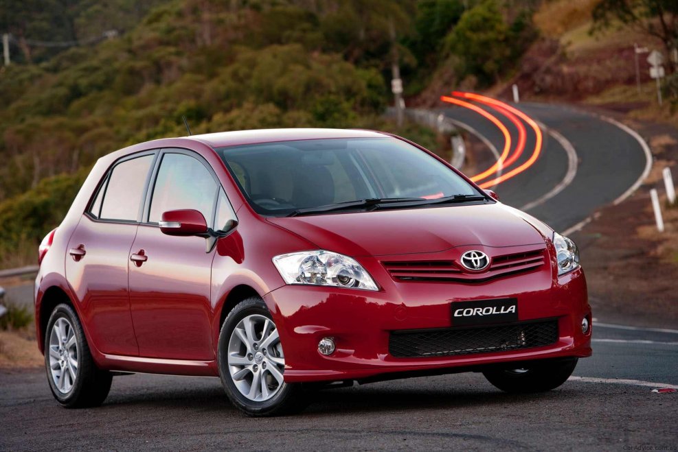 Toyota Королла хэтчбек 2010