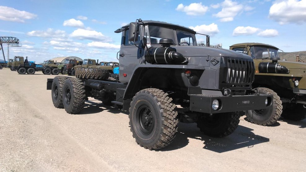 Автомобиль Урал 4320