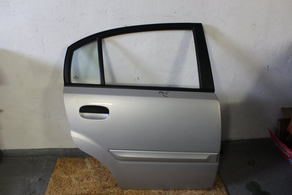 Kia Rio задняя дверь
