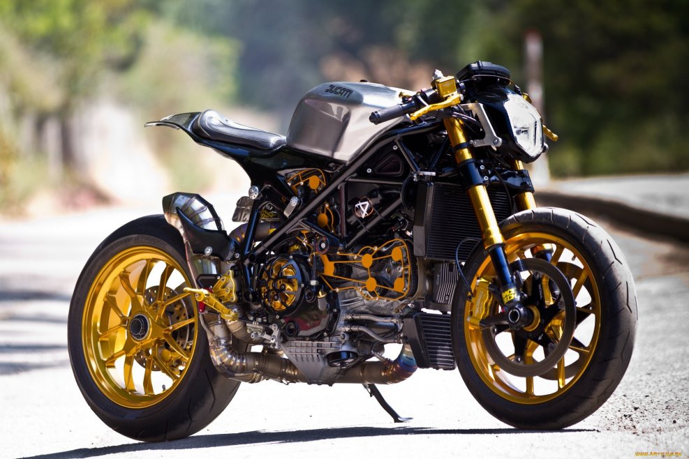 Мотоцикл Triumph Street Triple