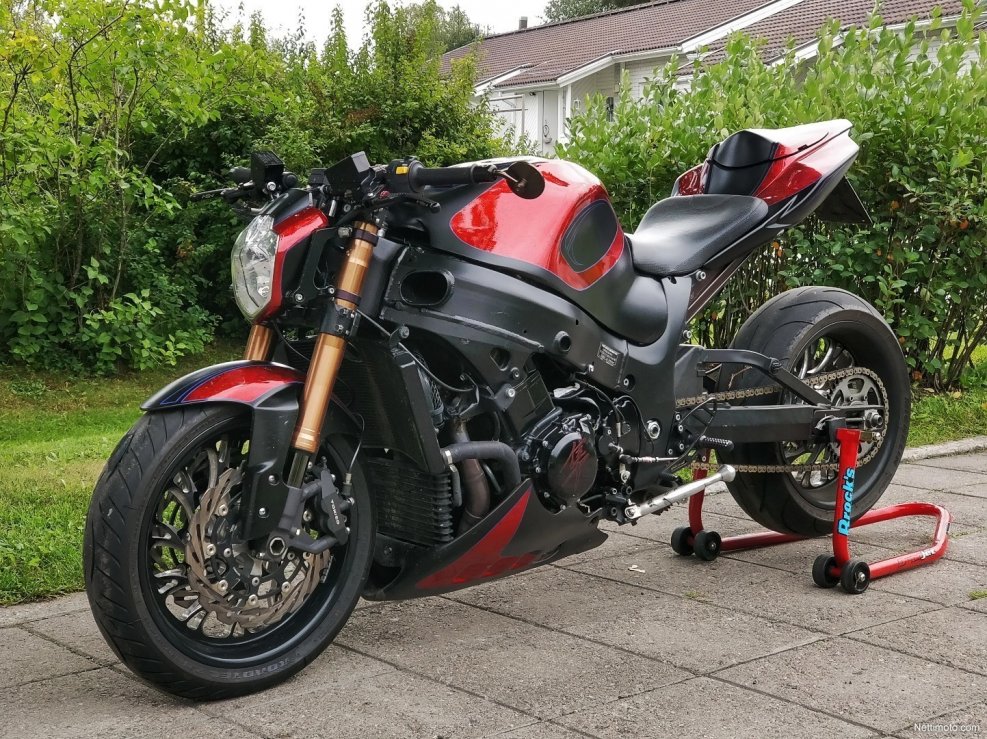 Ducati Streetfighter v4