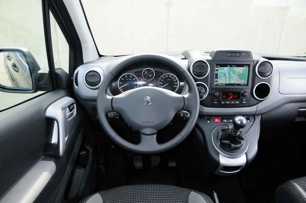 Peugeot partner Tepee 2016 салон