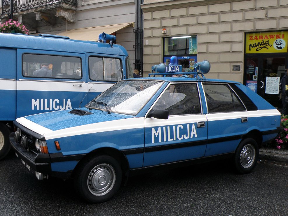 Полицейские милицейские машины.