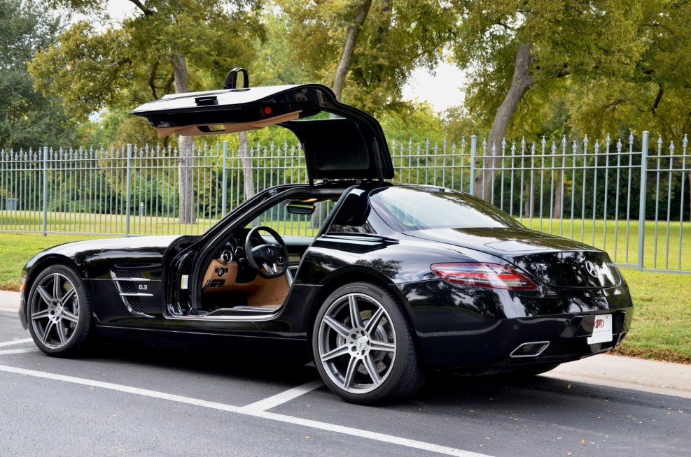 Mercedes Benz SLS