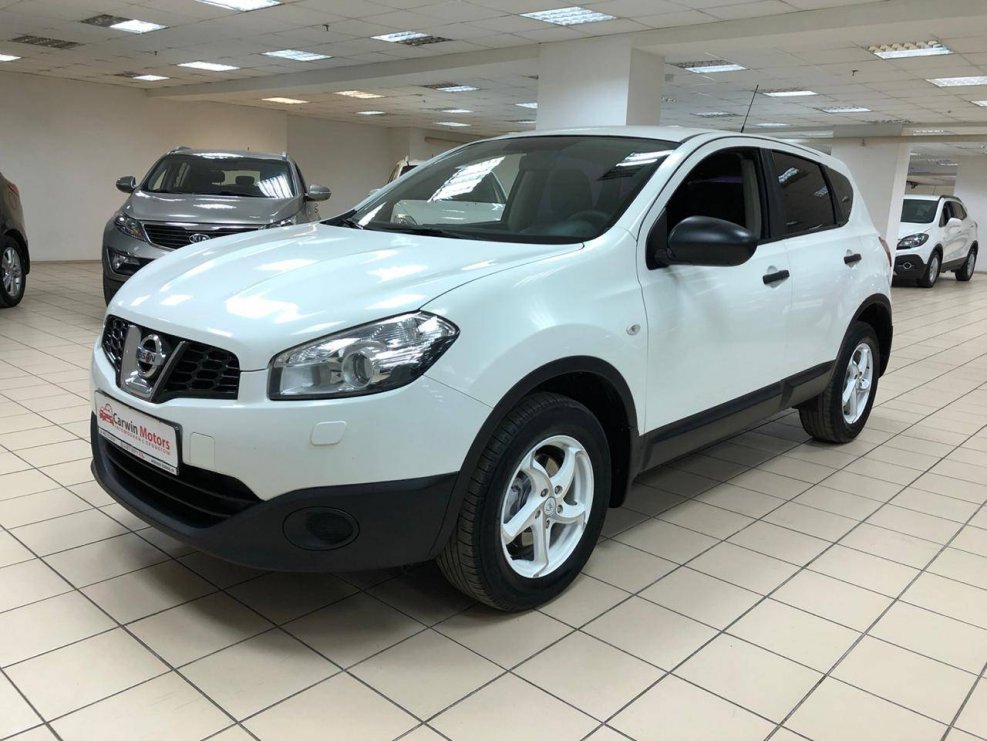 Nissan Qashqai вишневый