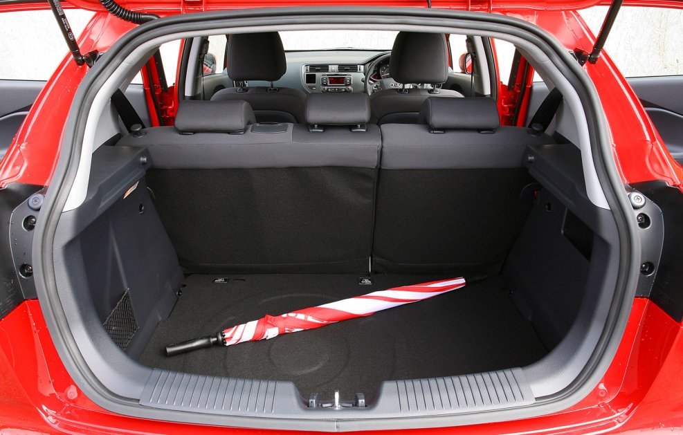 Kia Rio 2017 хэтчбек багажник