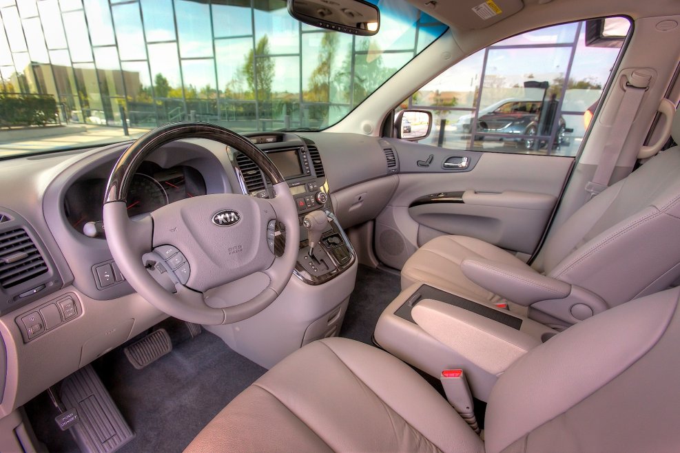 Kia Carnival III салон
