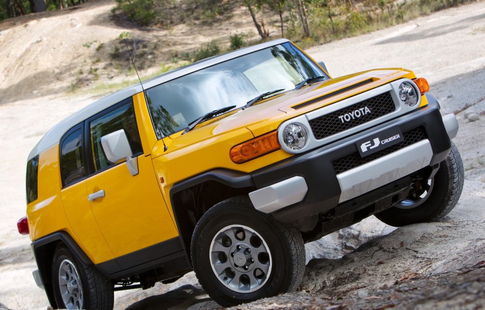 Автомобиль Toyota FJ Cruiser