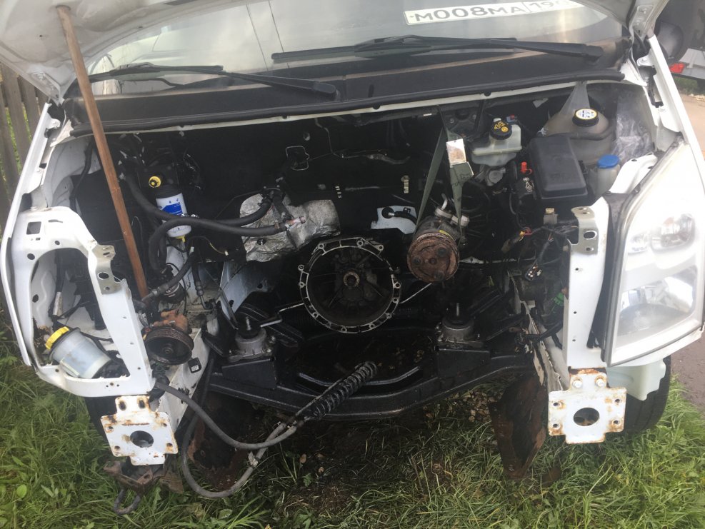 Ford Transit 2,2 подкапотное пространство